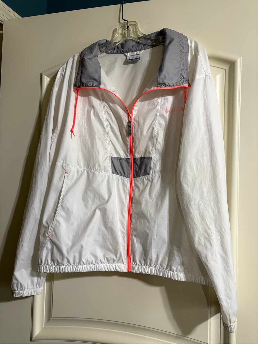 Columbia White Windbreaker Jacket with Gray Collar and Neon Pink Trim